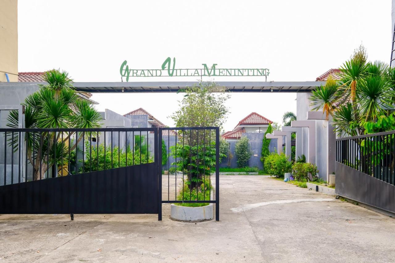 Oyo 2284 Grand Villa Meninting Montongbuwoh Exterior photo